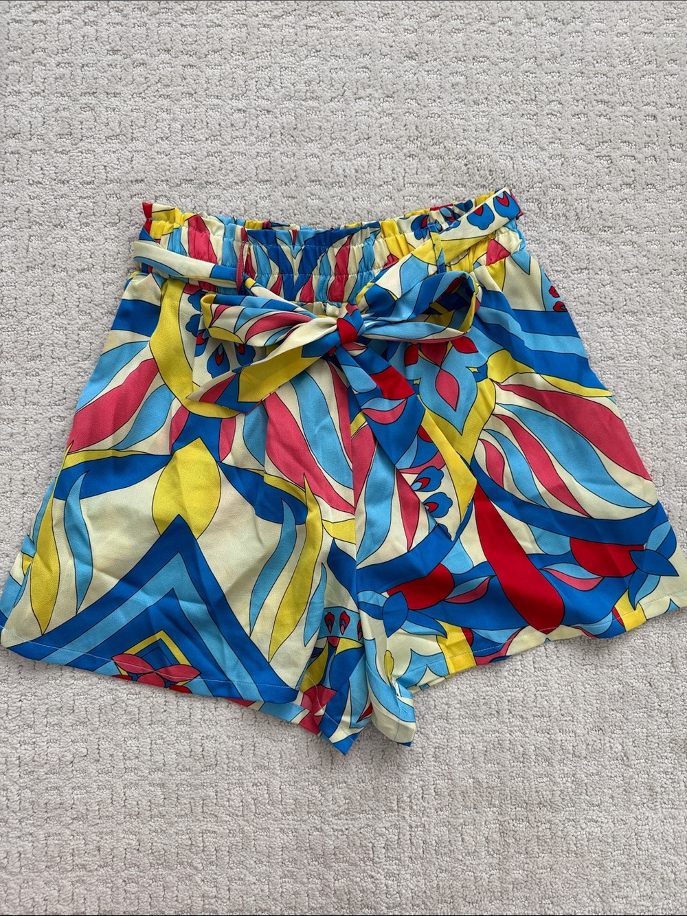 Bold High-Waist Shorts Abstract Print summer vacay